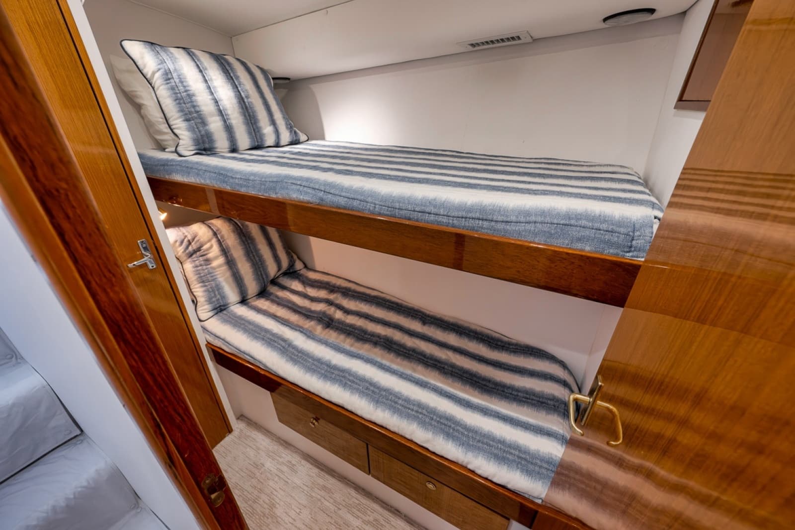 1999 Weaver 58C - Photo 47