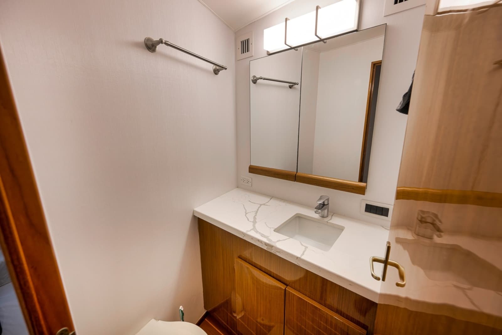 1999 Weaver 58C - Photo 50