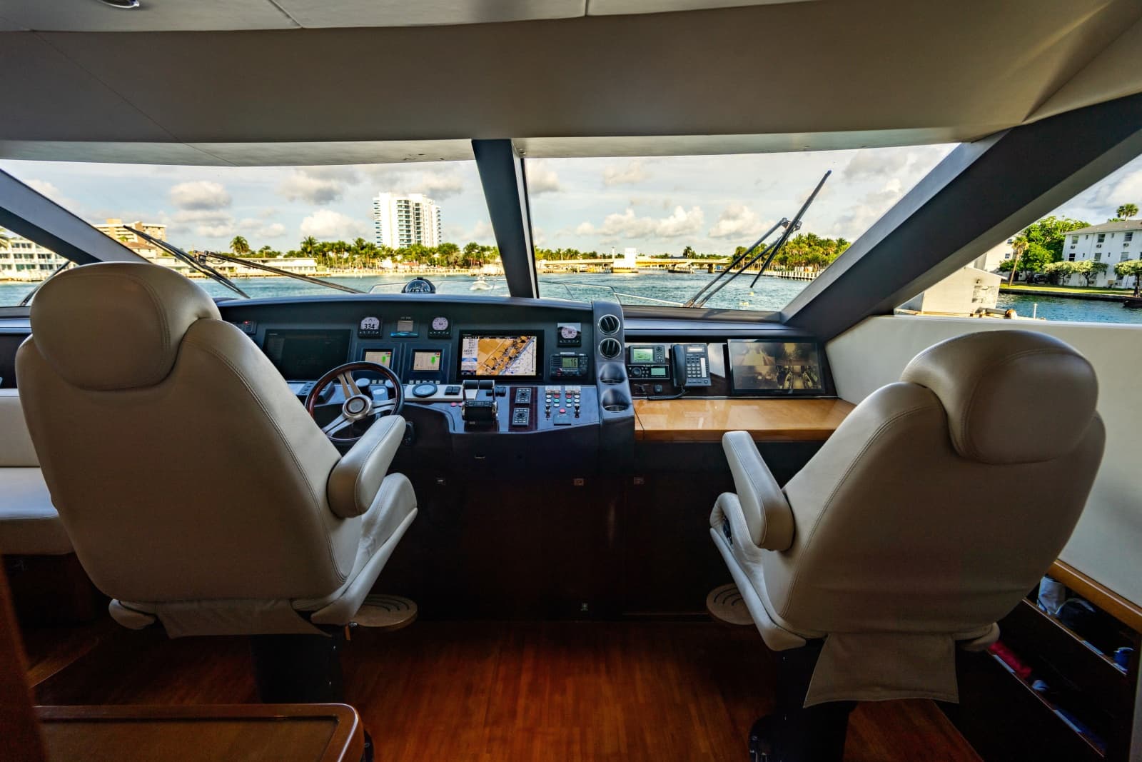 2010 Princess 95 M/Y - Photo 38
