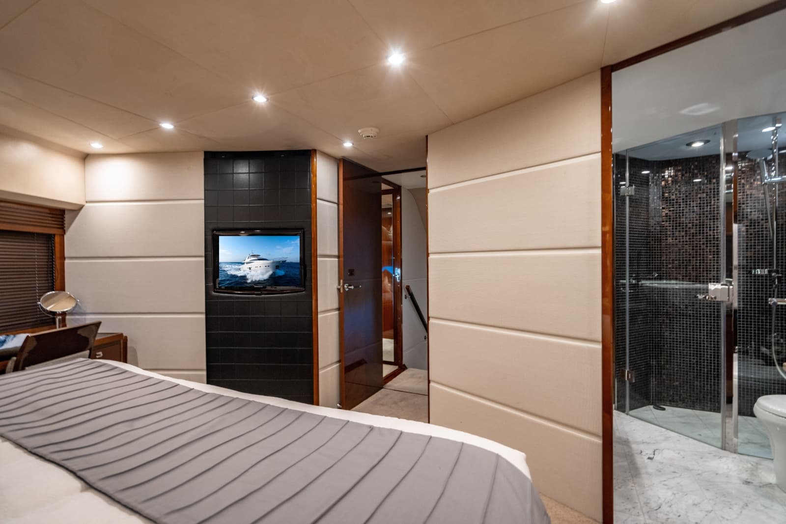 2010 Princess 95 M/Y - Photo 11