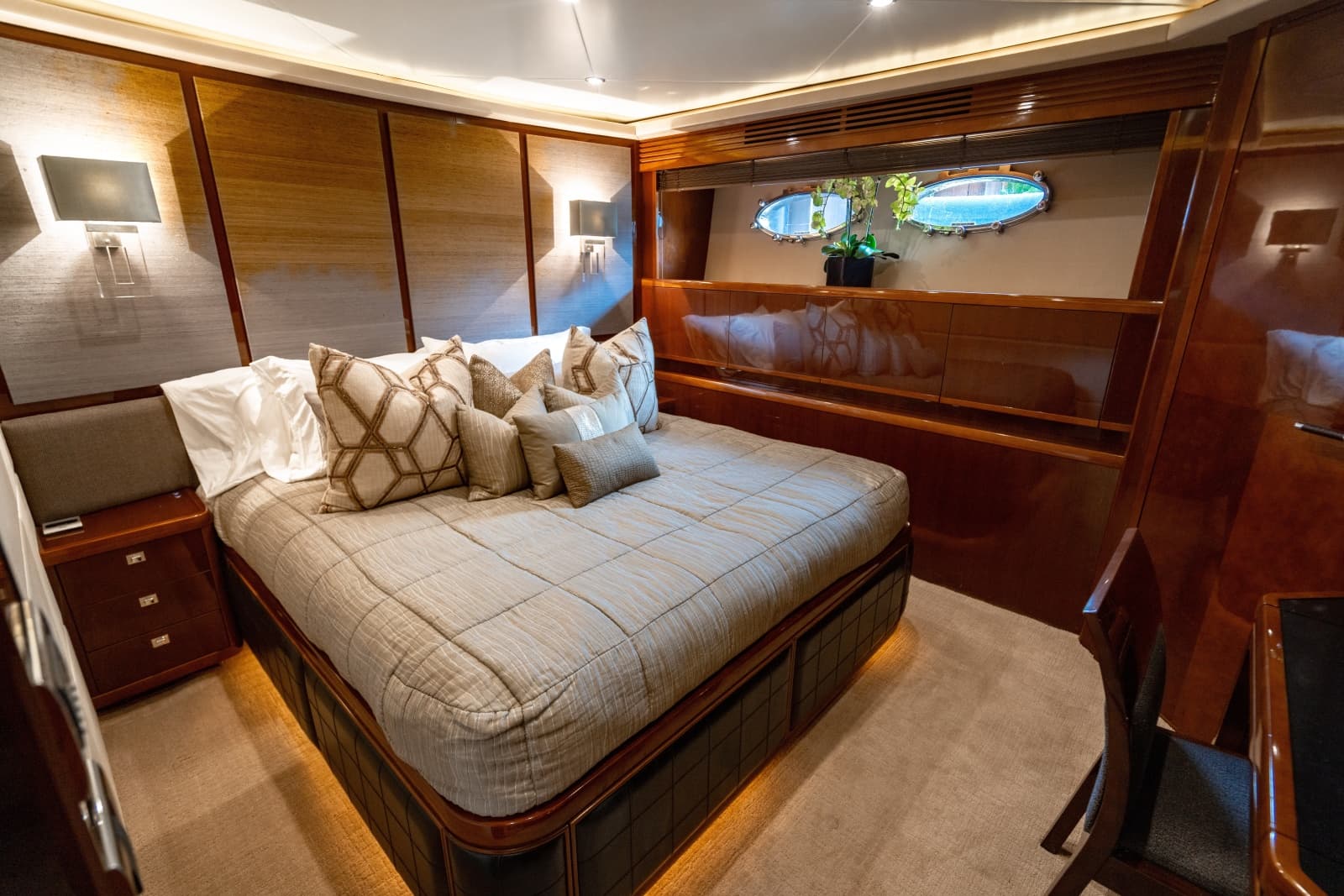 2010 Princess 95 M/Y - Photo 6