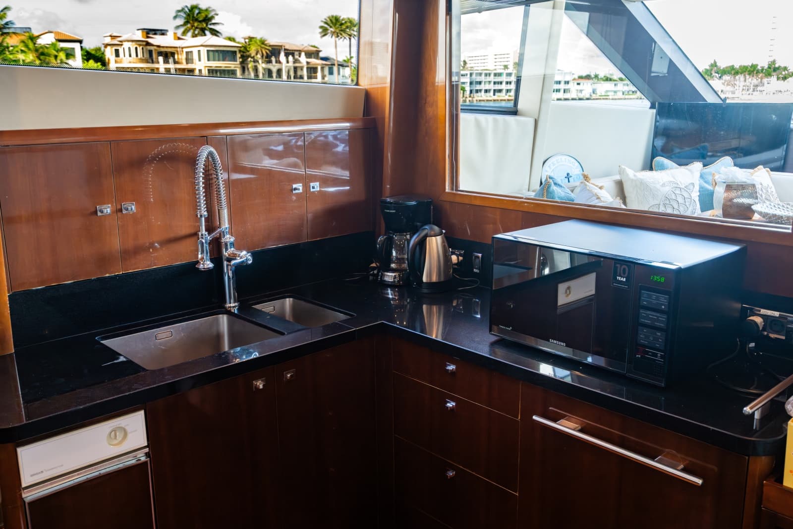 2010 Princess 95 M/Y - Photo 35