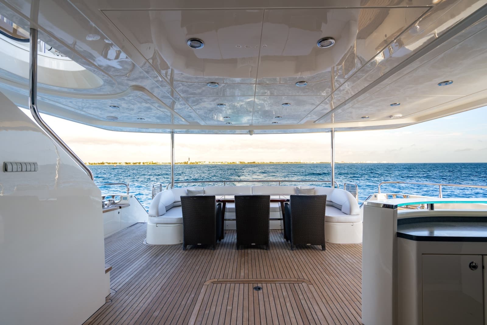 2010 Princess 95 M/Y - Photo 24