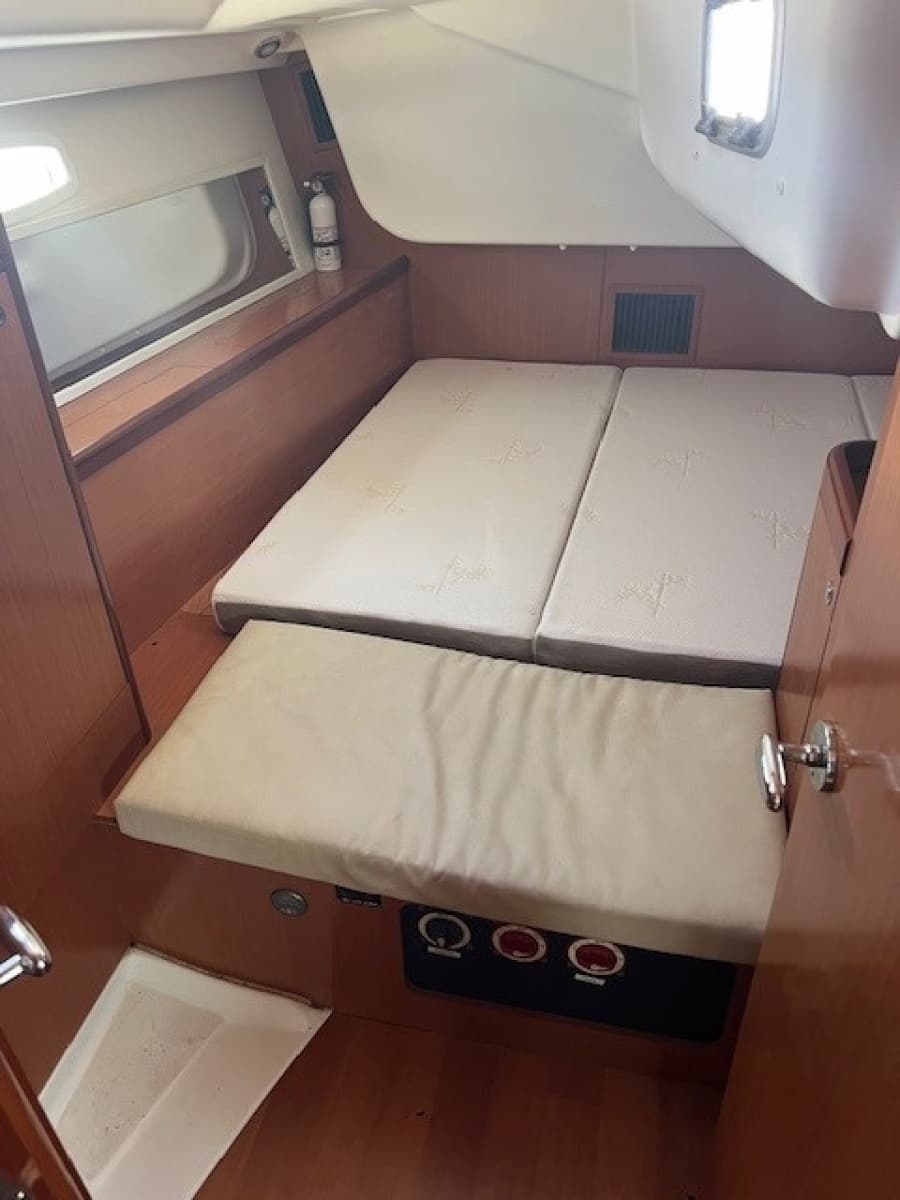 2009 Beneteau Oceanis 43 - Photo 36