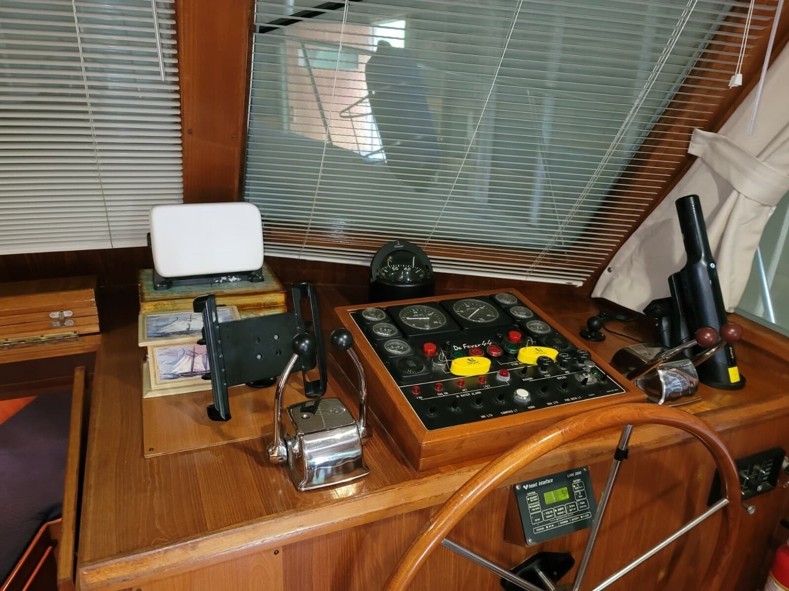 1990 DeFever Offshore Cruiser - Photo 9