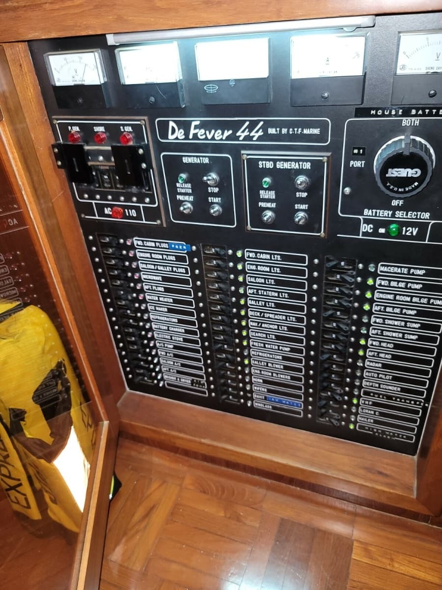 1990 DeFever Offshore Cruiser - Photo 39