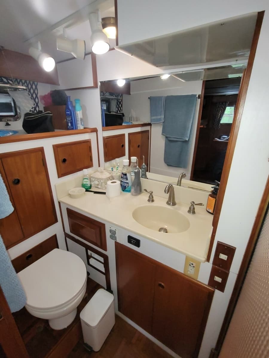 1990 DeFever Offshore Cruiser - Photo 17