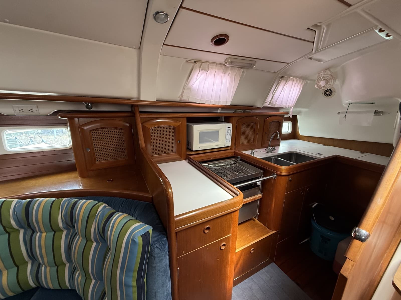 1998 Beneteau 411 - Photo 9