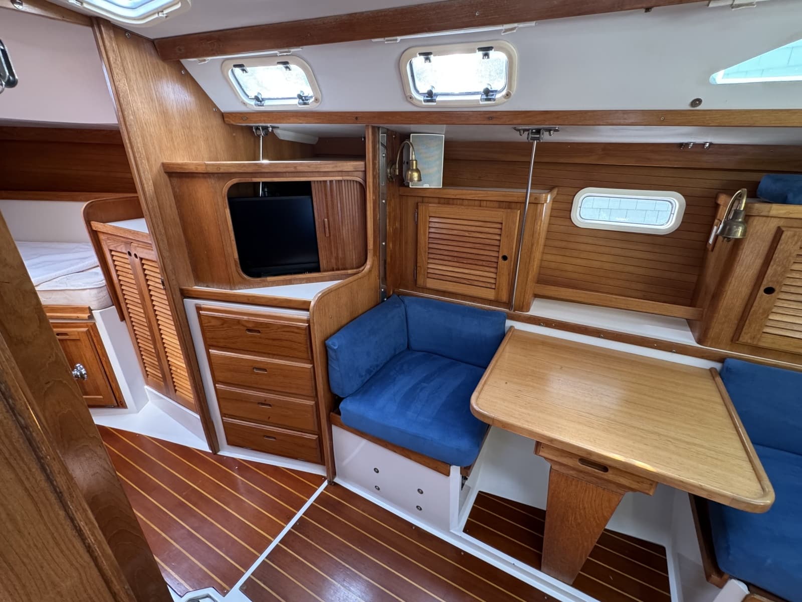 1996 Catalina 36 MKII - Photo 31