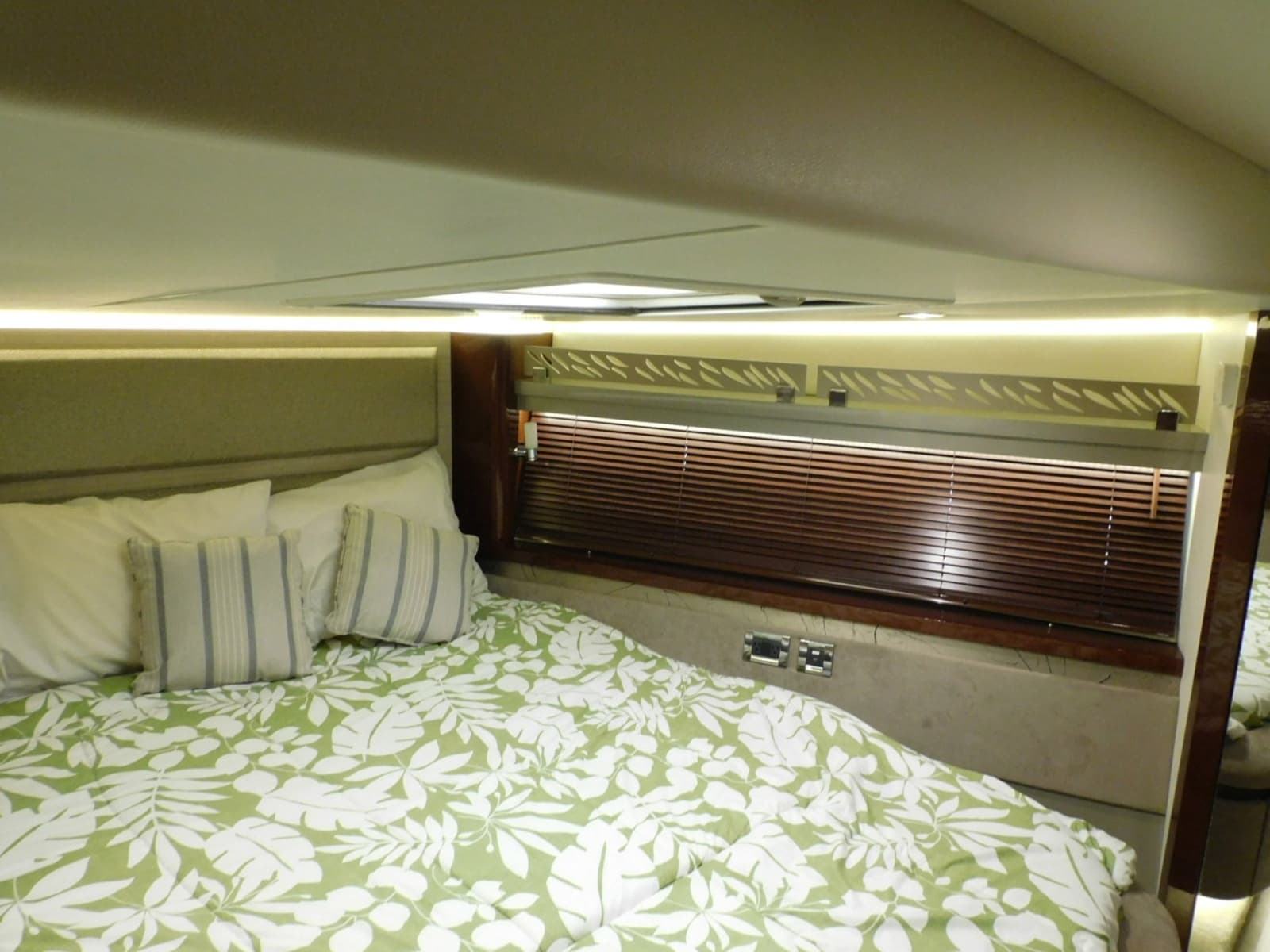 2019 Sea Ray 550L - Photo 42