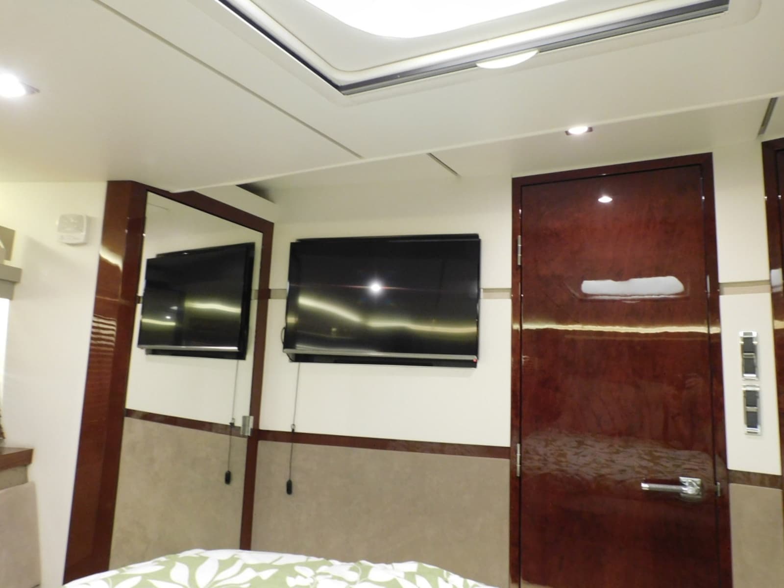 2019 Sea Ray 550L - Photo 41