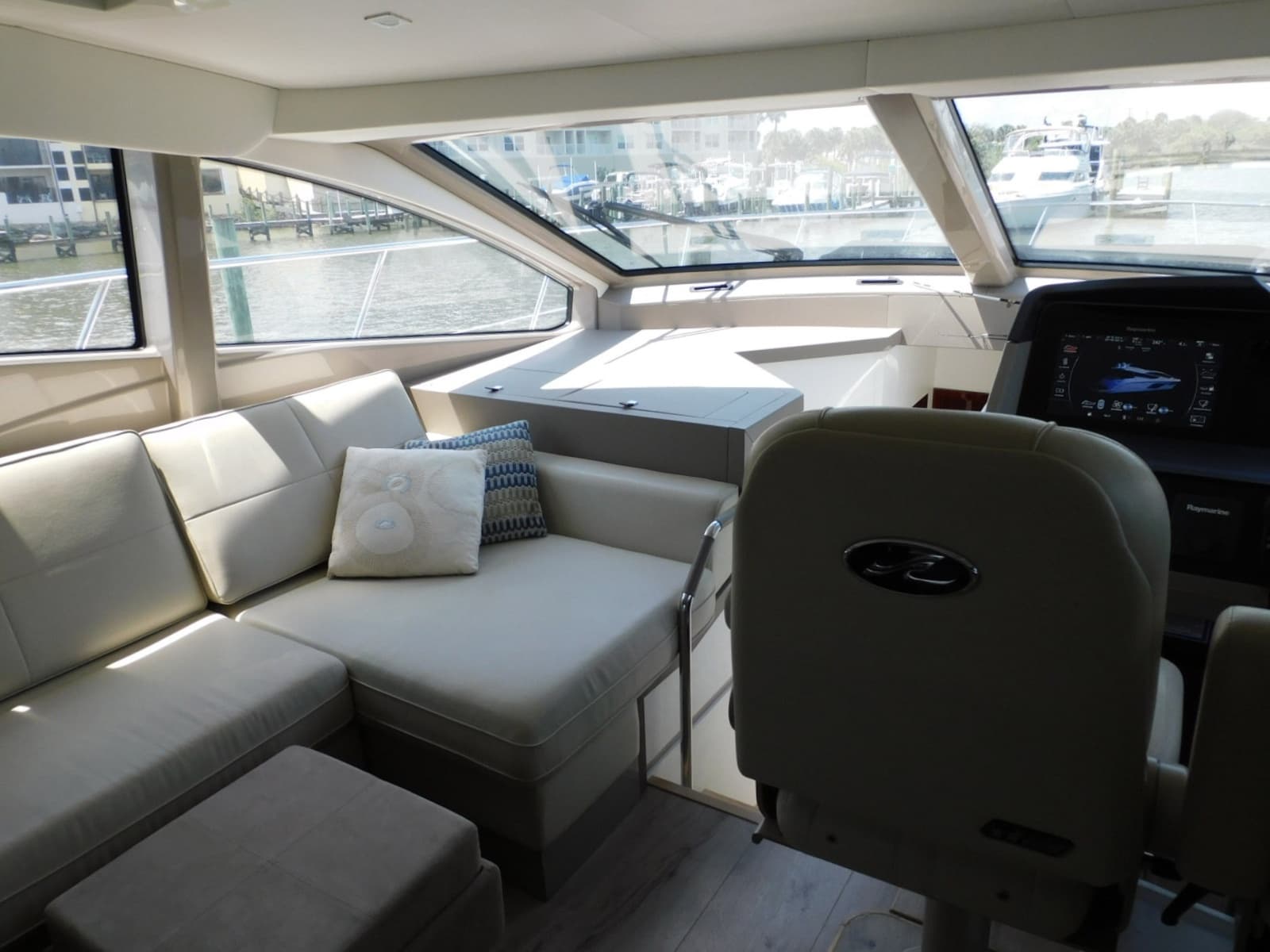 2019 Sea Ray 550L - Photo 50