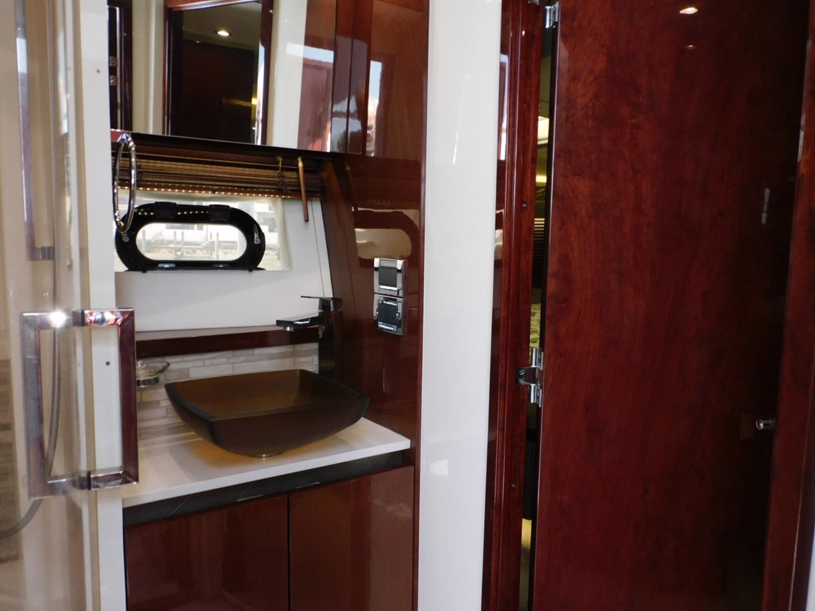 2019 Sea Ray 550L - Photo 46