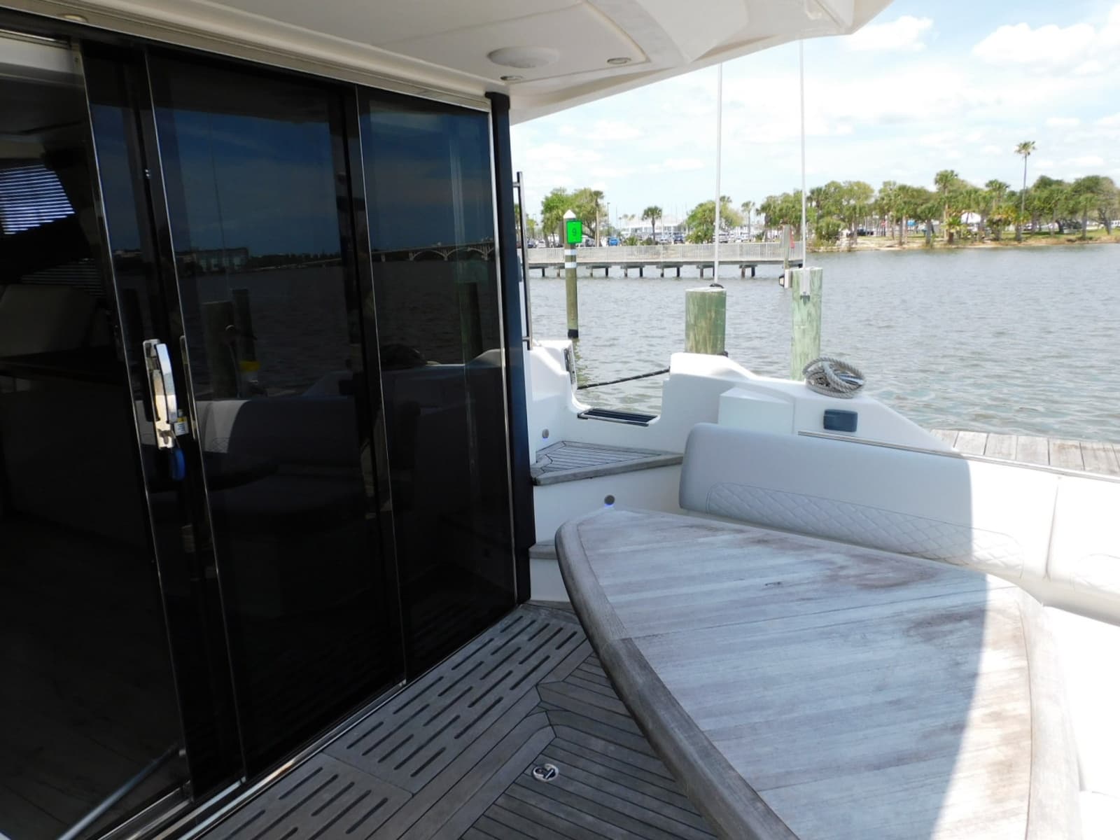 2019 Sea Ray 550L - Photo 17