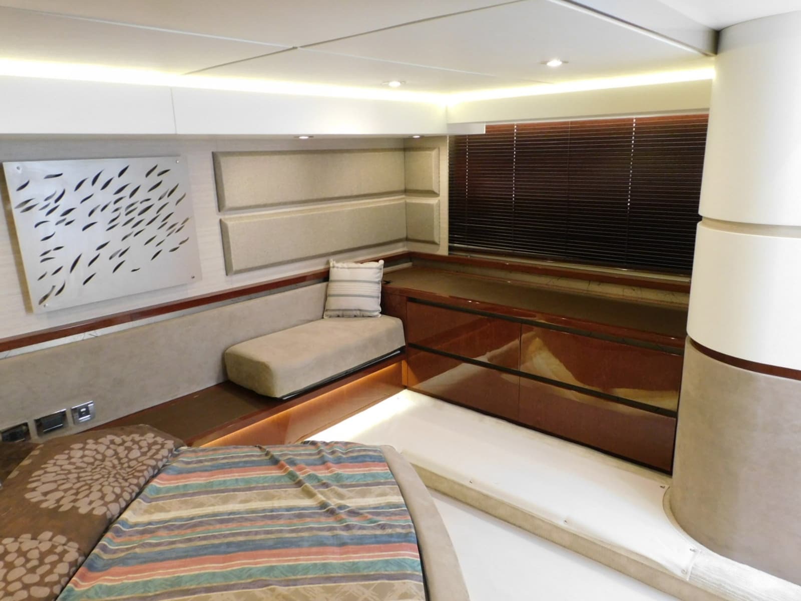 2019 Sea Ray 550L - Photo 43
