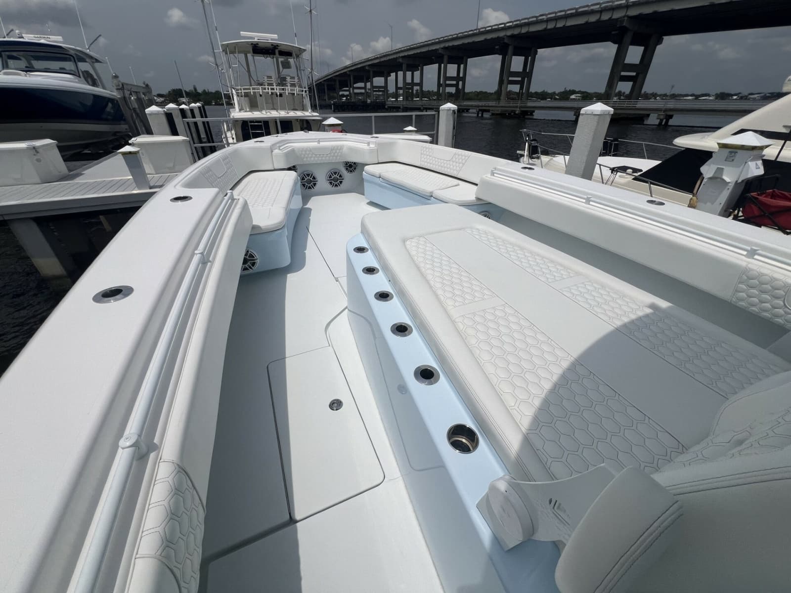 2023 Contender Center Console - Photo 4