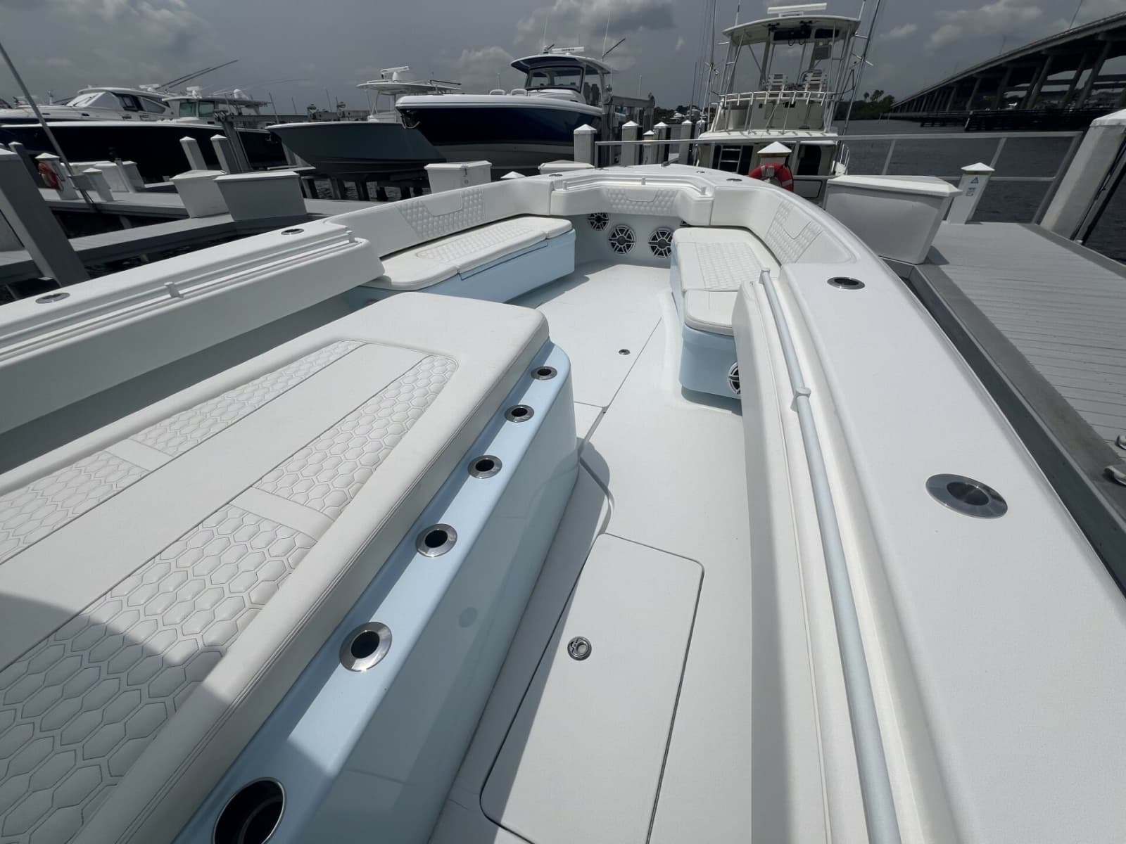 2023 Contender Center Console - Photo 5