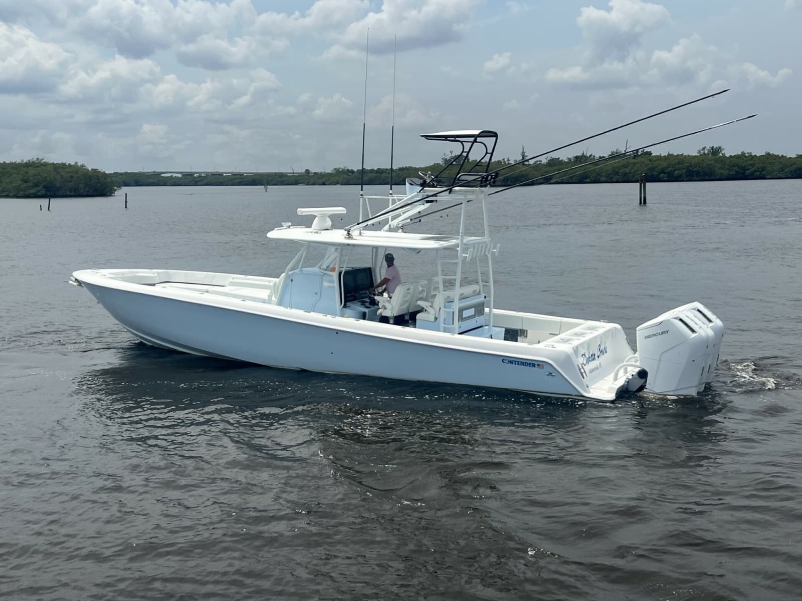 2023 Contender Center Console - Photo 1
