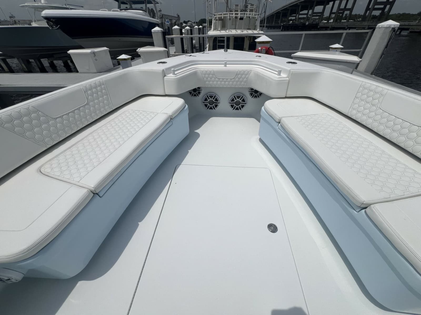 2023 Contender Center Console - Photo 3