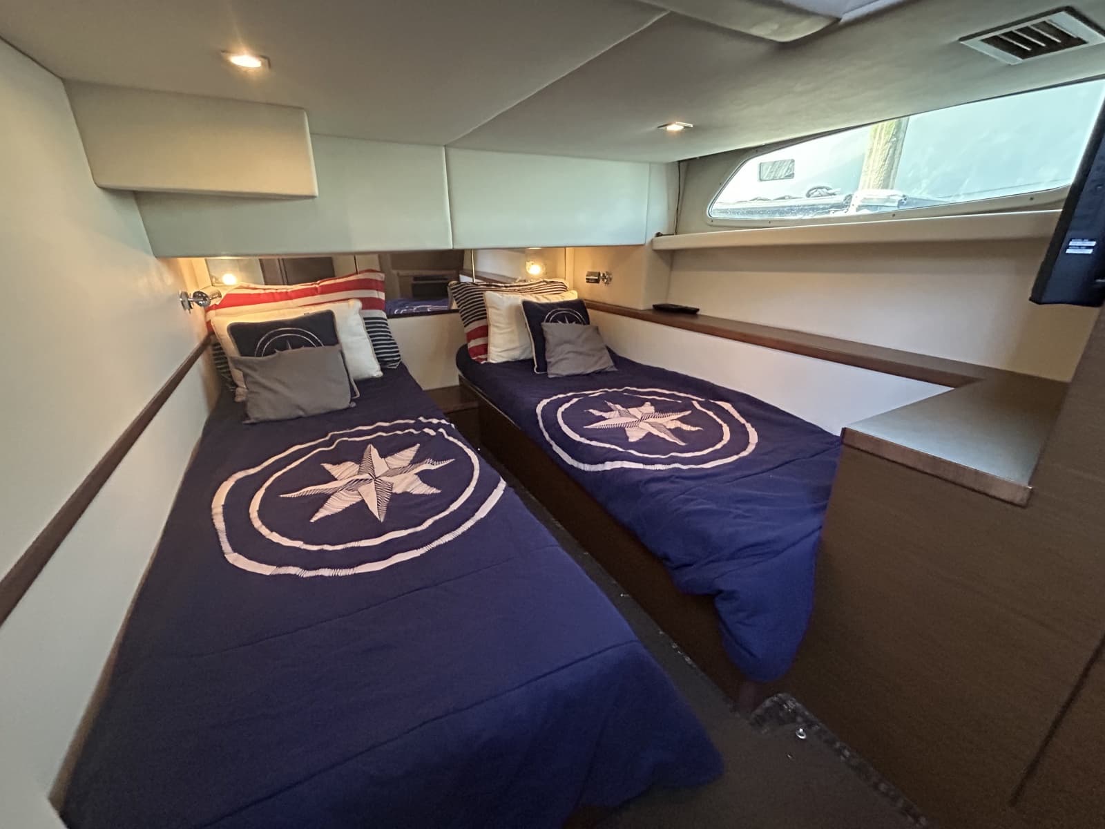2012 Sea Ray 450 Sedan Bridge - Photo 16