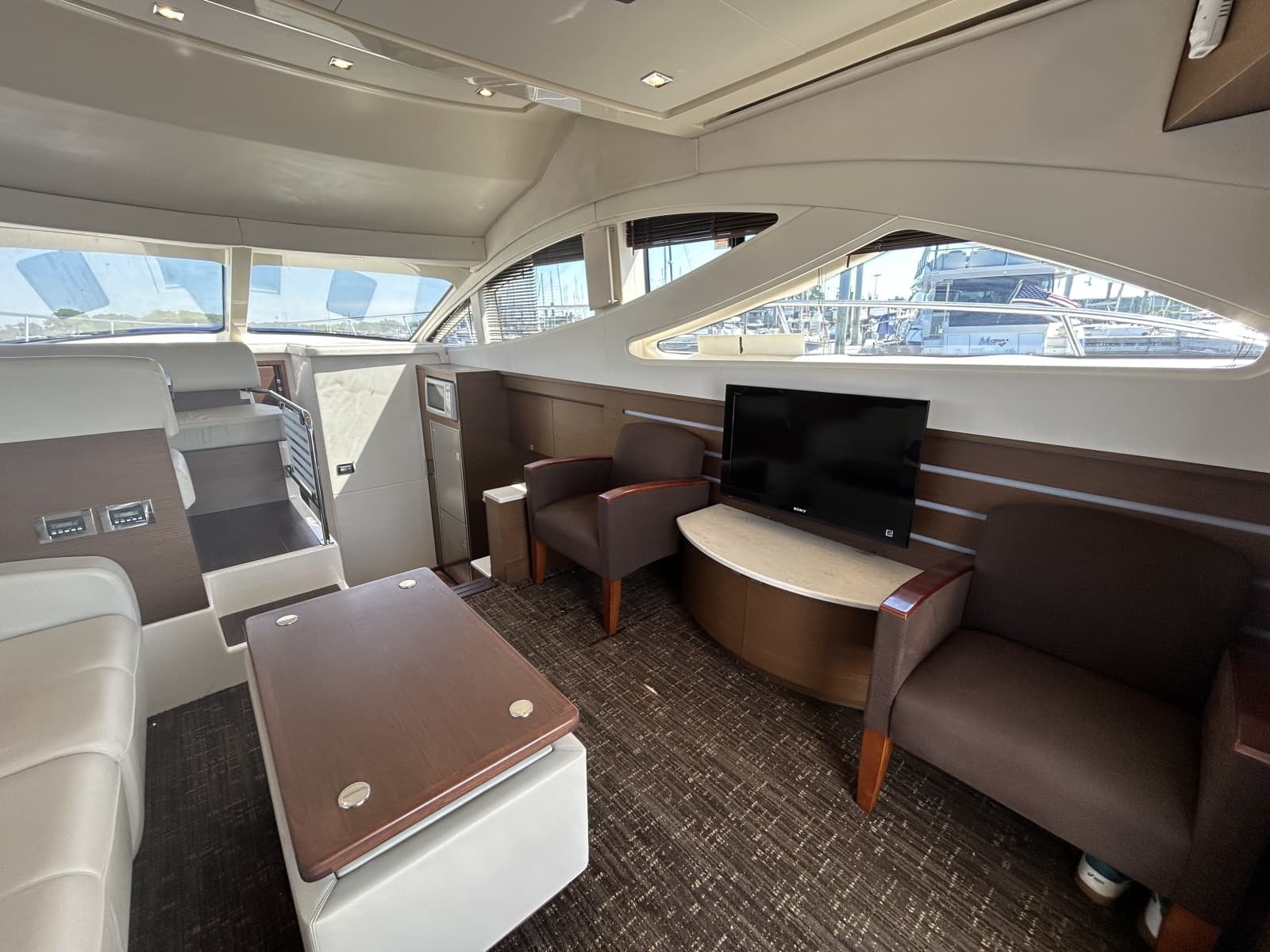 2012 Sea Ray 450 Sedan Bridge - Photo 12