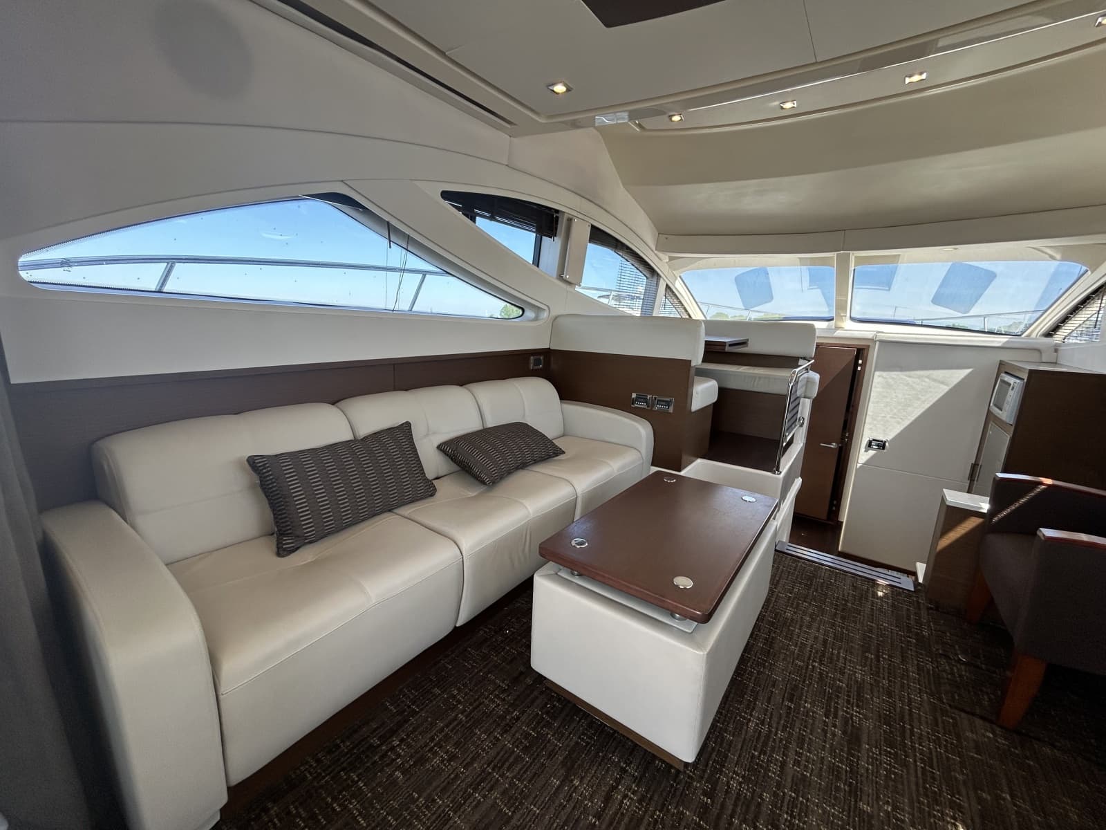 2012 Sea Ray 450 Sedan Bridge - Photo 11