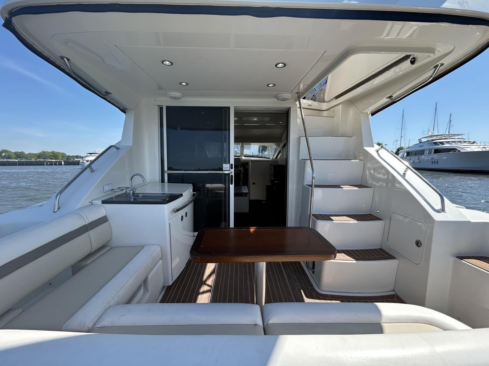 2012 Sea Ray 450 Sedan Bridge - Photo 3
