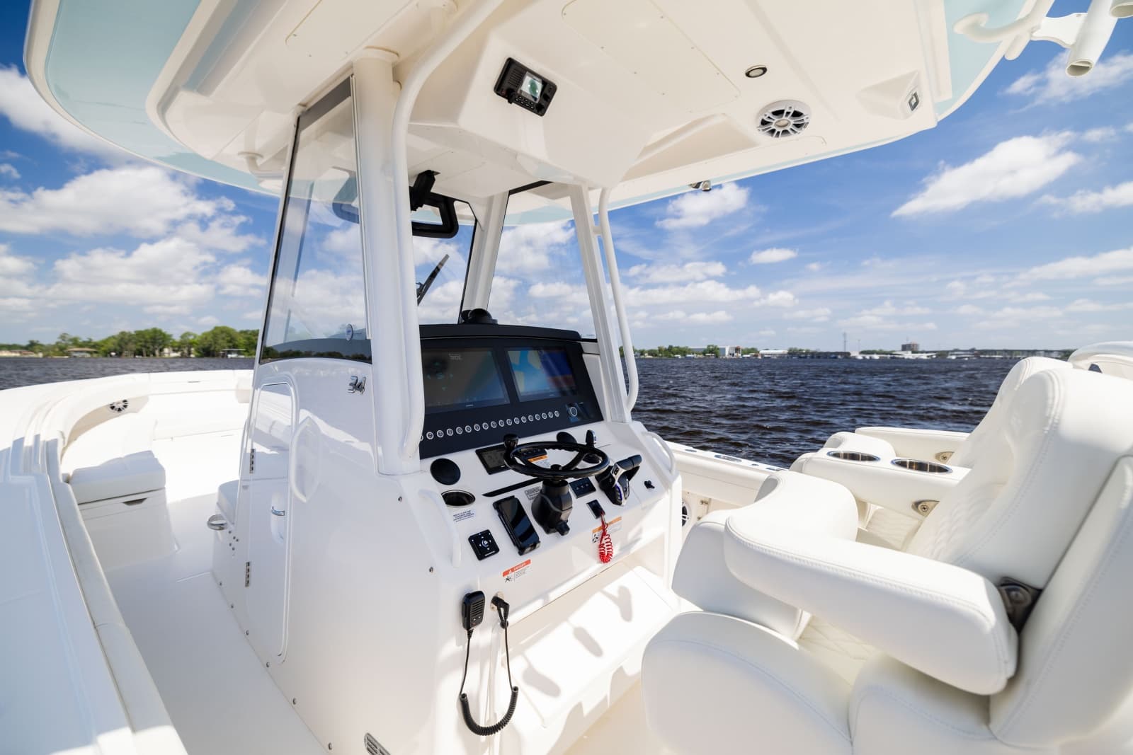 2024 Regulator 34 - Photo 23