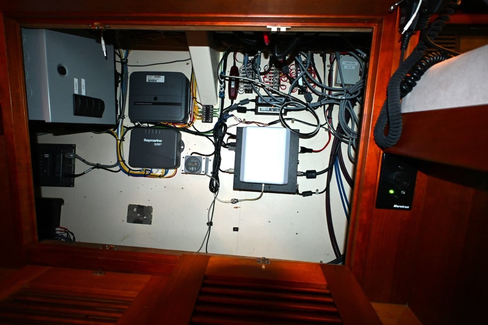 2006 Waterline 50 - Photo 78