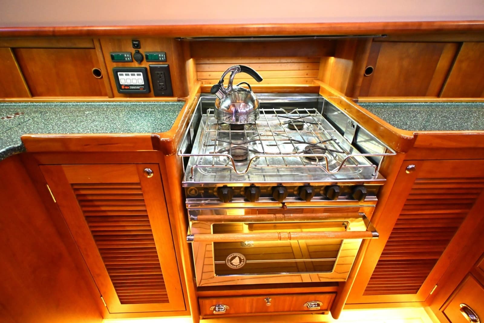 2006 Waterline 50 - Photo 42