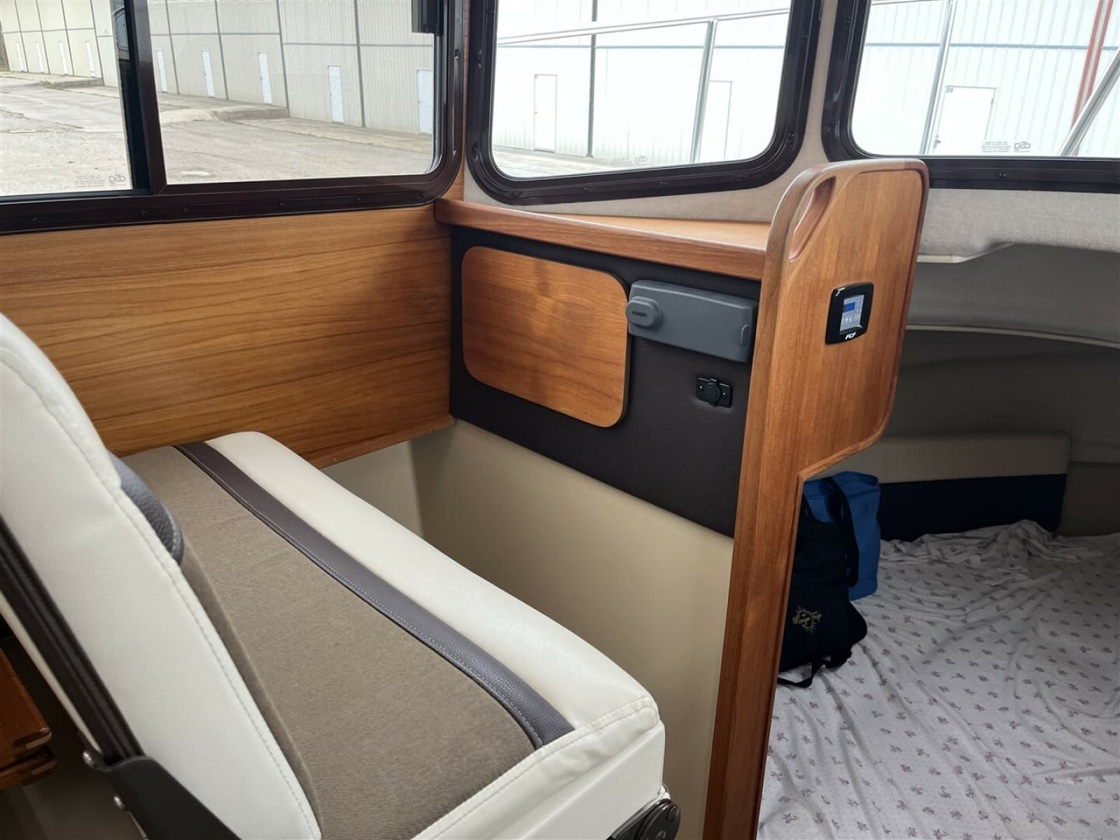 2015 Ranger Tugs R-27 - Photo 11