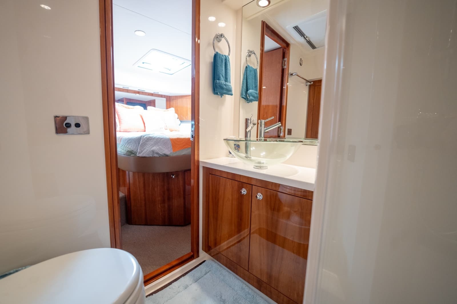 2016 Riviera 5000 Sport Yacht - Photo 73