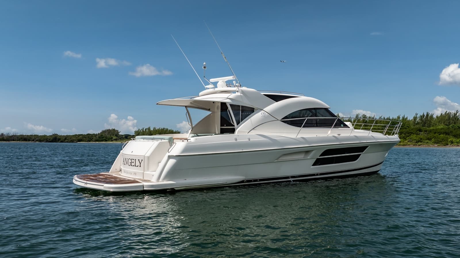 2016 Riviera 5000 Sport Yacht - Photo 20