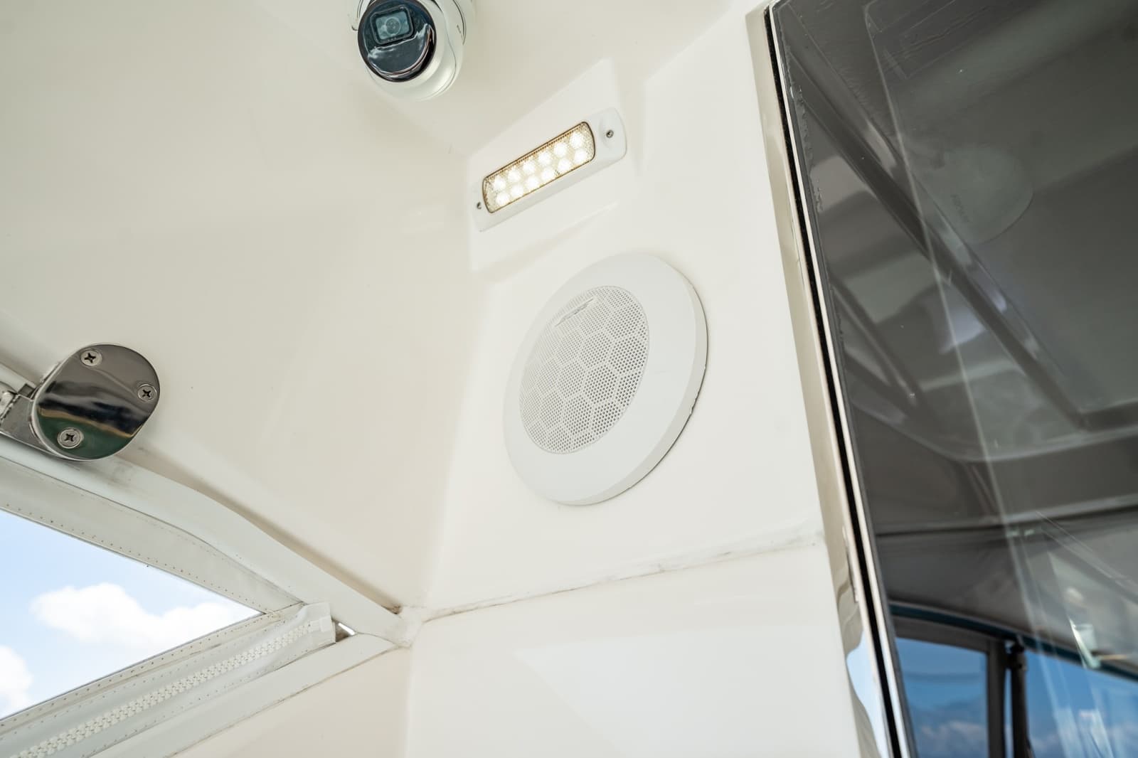 2016 Riviera 5000 Sport Yacht - Photo 33