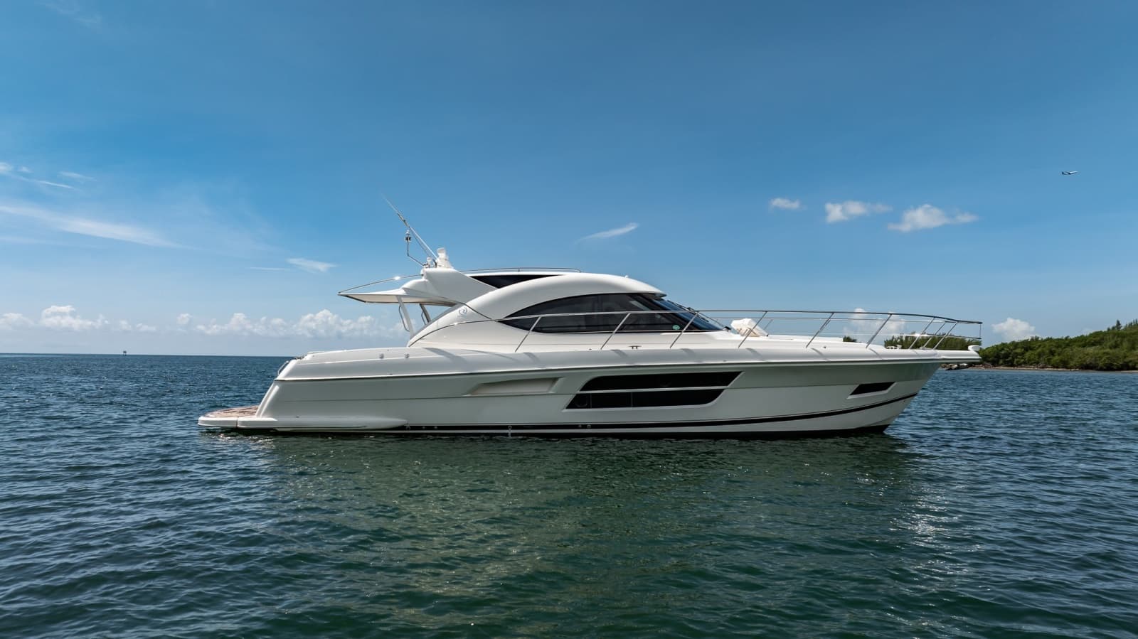2016 Riviera 5000 Sport Yacht - Photo 18