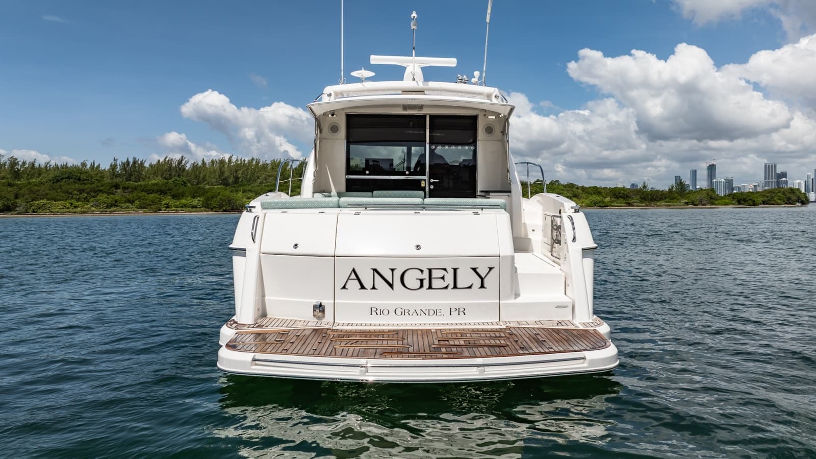 2016 Riviera 5000 Sport Yacht - Photo 23
