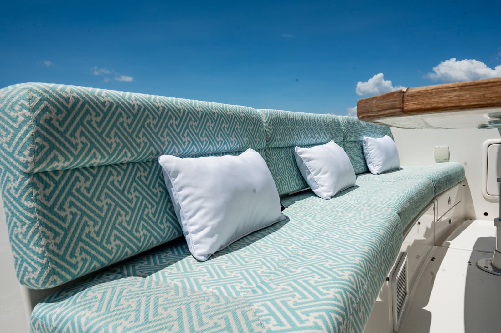 2016 Riviera 5000 Sport Yacht - Photo 28
