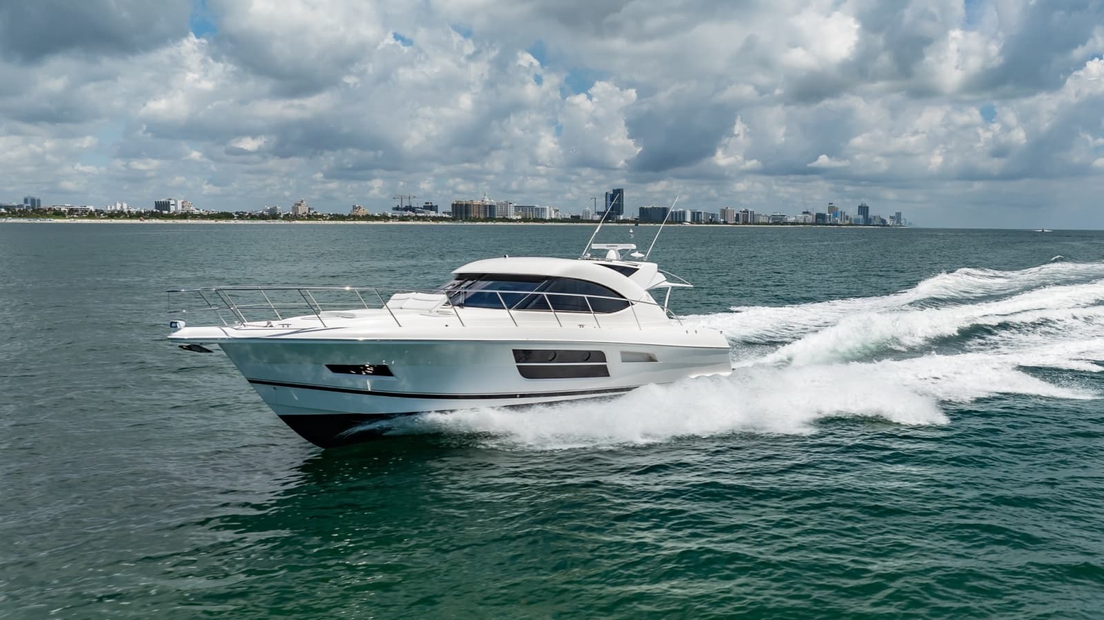 2016 Riviera 5000 Sport Yacht - Photo 7