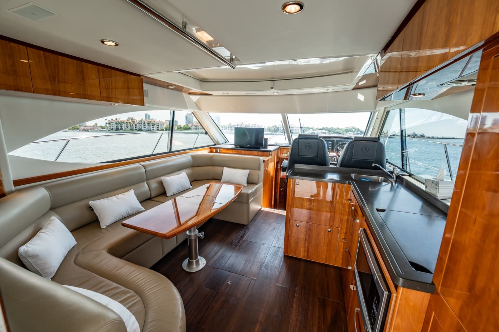 2016 Riviera 5000 Sport Yacht - Photo 50