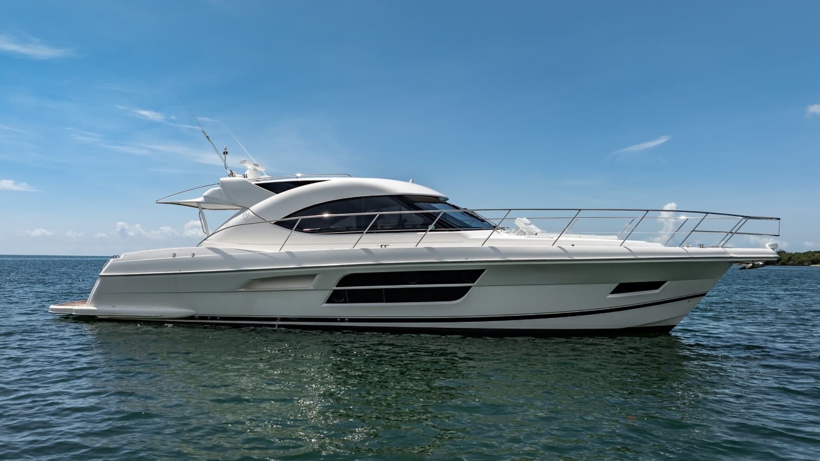 2016 Riviera 5000 Sport Yacht - Photo 17
