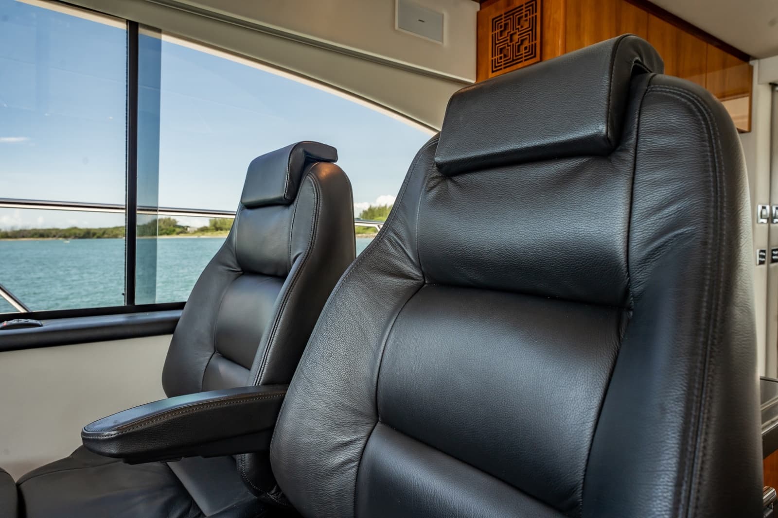 2016 Riviera 5000 Sport Yacht - Photo 61