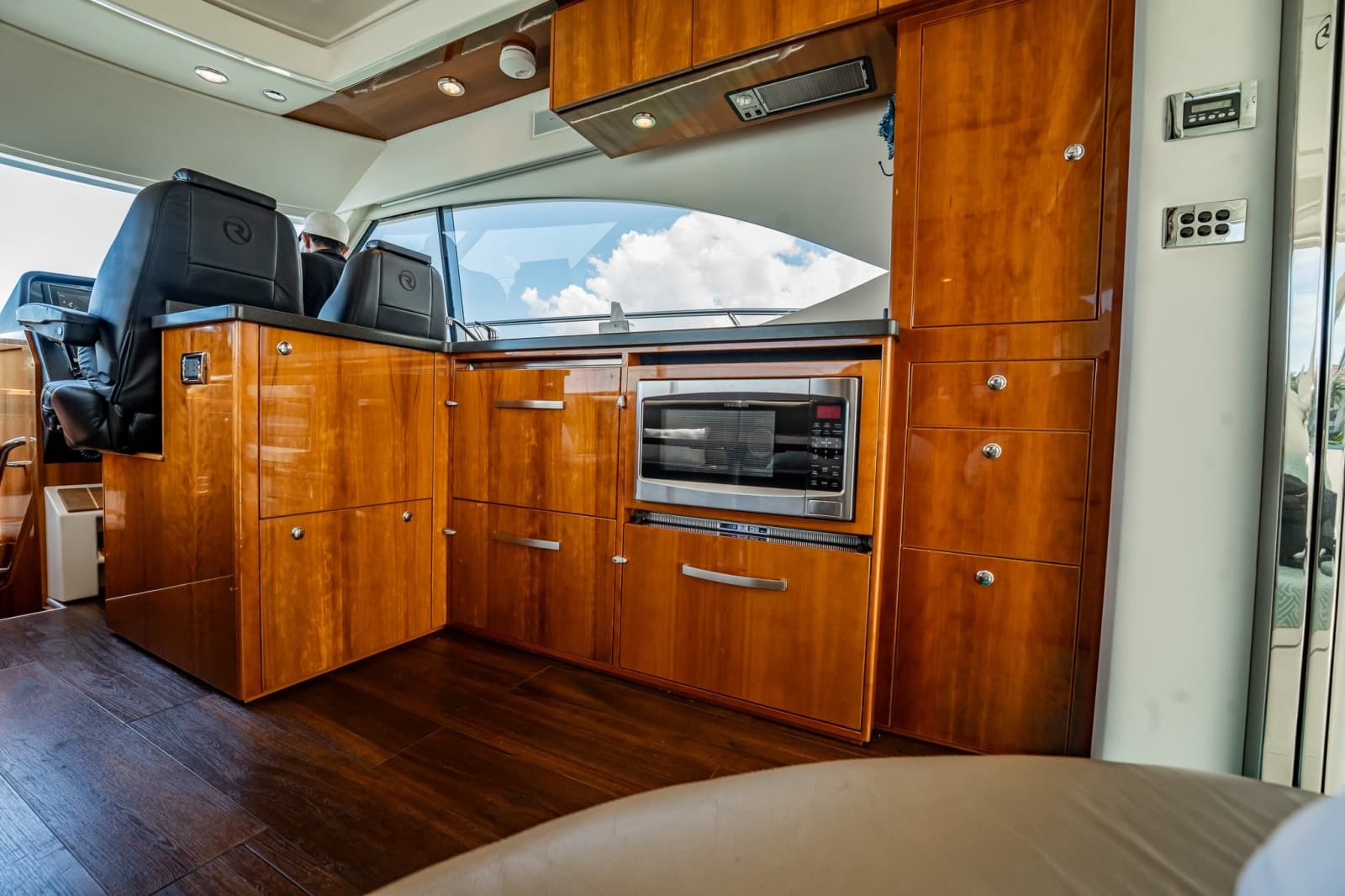 2016 Riviera 5000 Sport Yacht - Photo 67