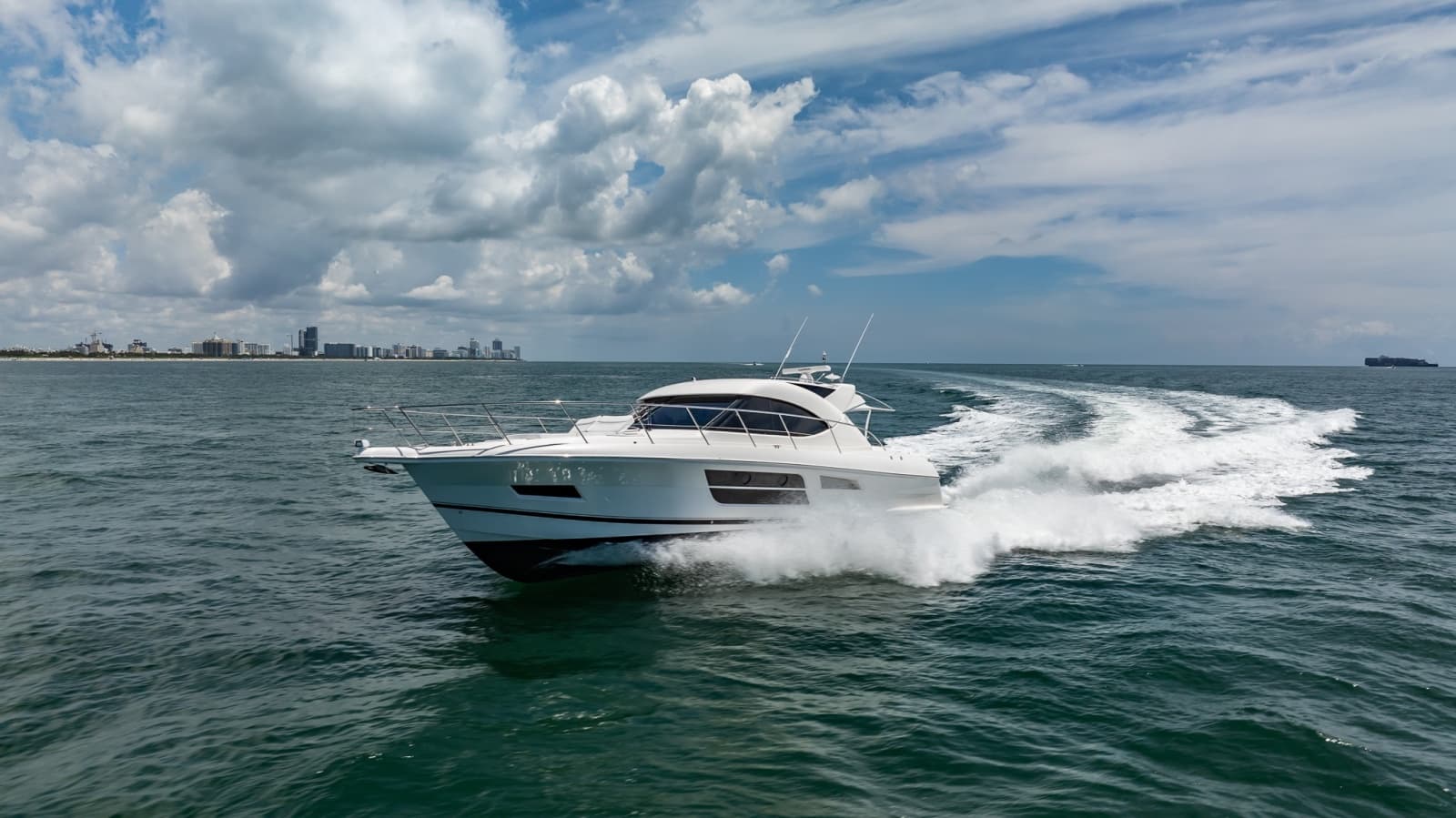 2016 Riviera 5000 Sport Yacht - Photo 4