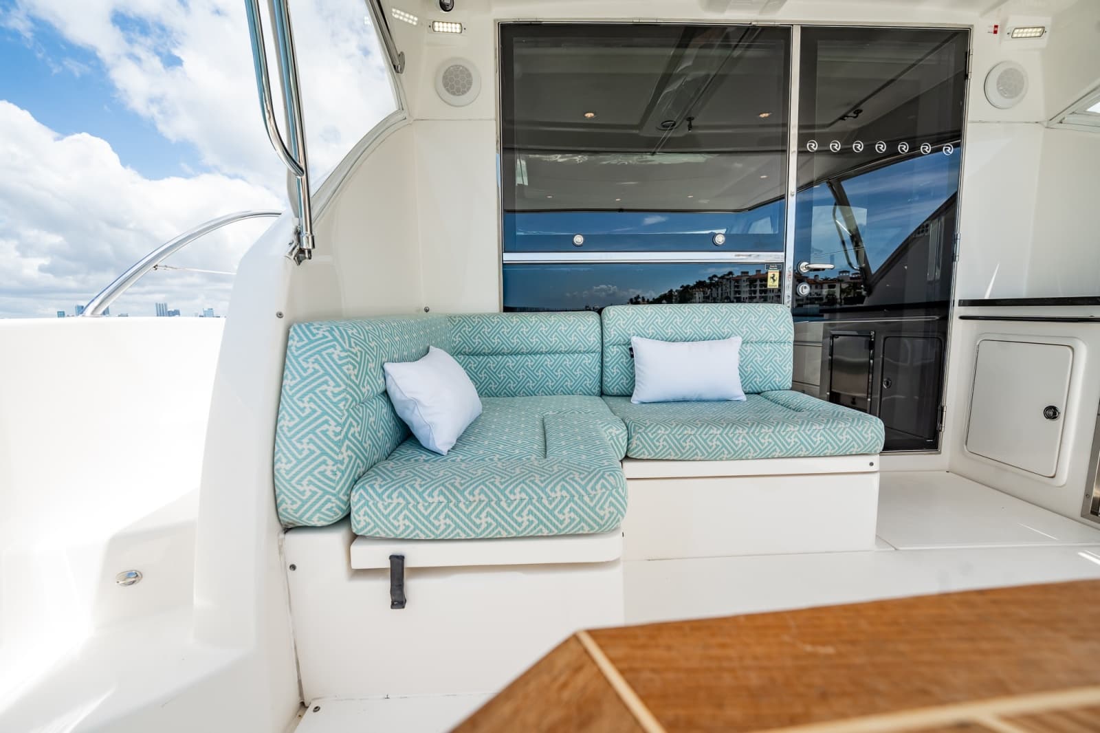 2016 Riviera 5000 Sport Yacht - Photo 31