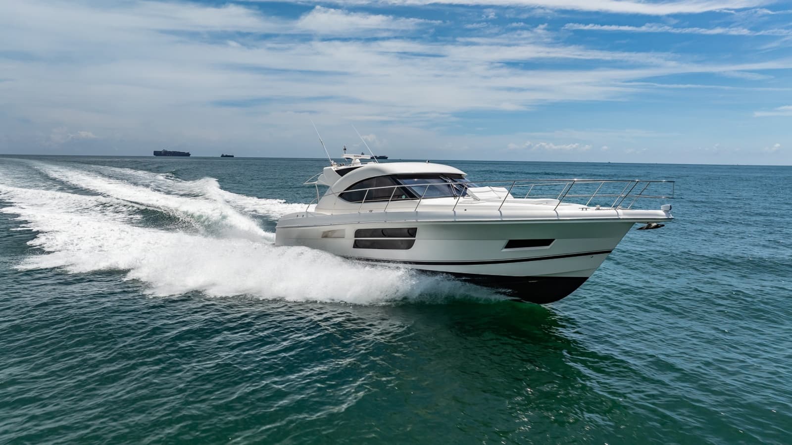 2016 Riviera 5000 Sport Yacht - Photo 2
