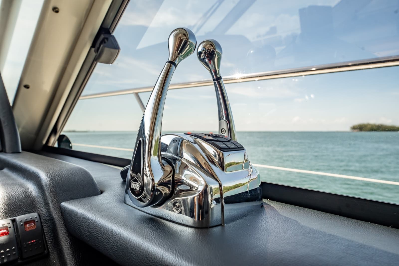2016 Riviera 5000 Sport Yacht - Photo 63
