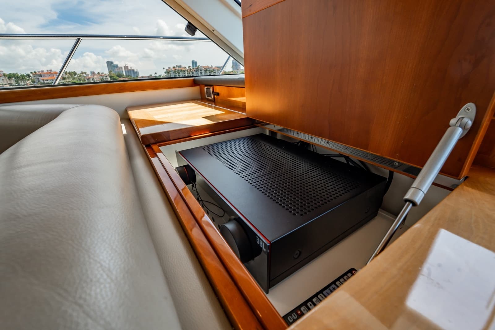 2016 Riviera 5000 Sport Yacht - Photo 53