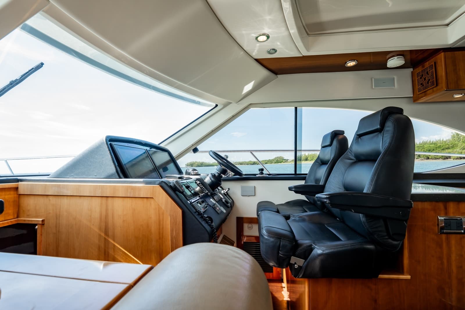 2016 Riviera 5000 Sport Yacht - Photo 58