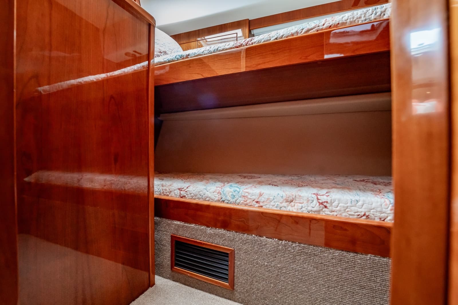 2016 Riviera 5000 Sport Yacht - Photo 66