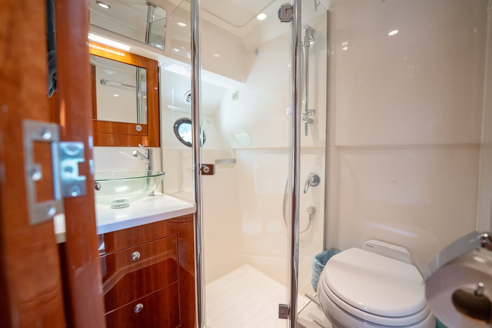 2016 Riviera 5000 Sport Yacht - Photo 85